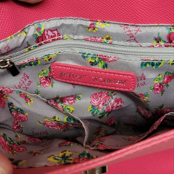 Betsey Johnson XO Devin Cherries Shoulder Bag with Chain Pink‎ NWT - Picture 12 of 12
